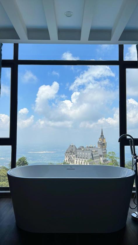 Phòng Deluxe Giường Đôi Có Bồn Tắm