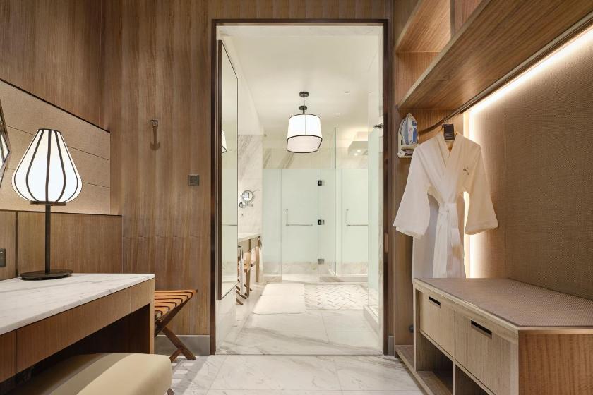 Quyền Sử Dụng Club Lounge, Suite 3 Phòng Ngủ Hạng Tổng Thống Quyền Sử Dụng Club Lounge, Suite 3 Phòng Ngủ Hạng Tổng Thống