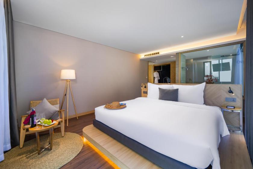 Executive Suite - High Floor