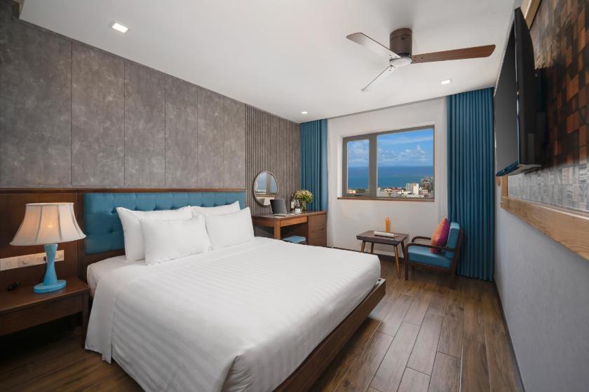  Superior Double Room with Partial Sea View