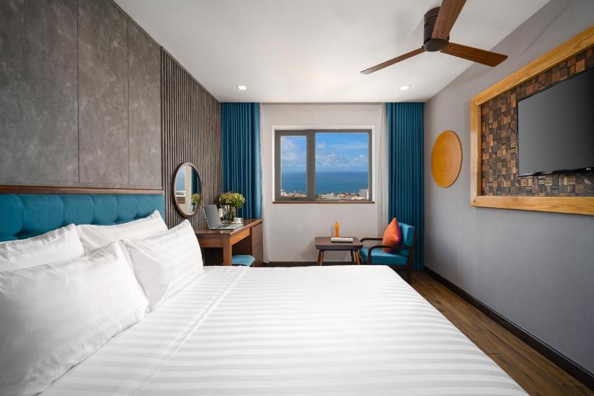  Superior Double Room with Partial Sea View