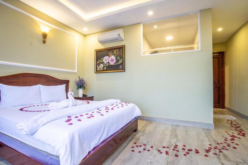 Phòng Deluxe Giường Đôi Nhìn Ra Hồ Nước