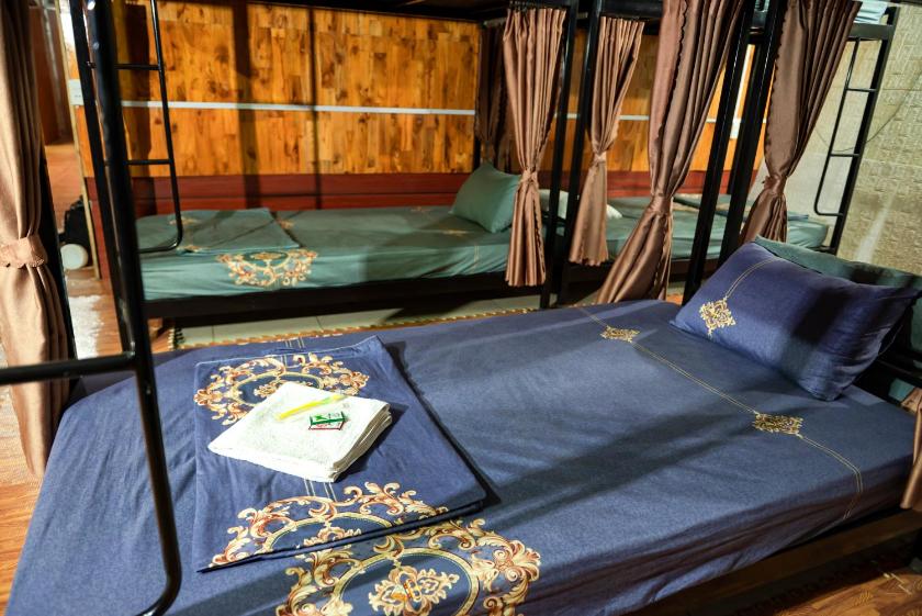 Giường Tầng Trong Phòng Ngủ Tập Thể Cho Nam Và Nữ