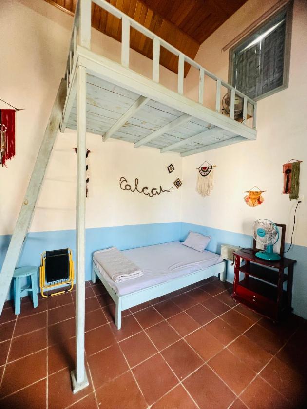 Giường Đơn Trong Phòng Nghỉ Tập Thể Cho Cả Nam Và Nữ