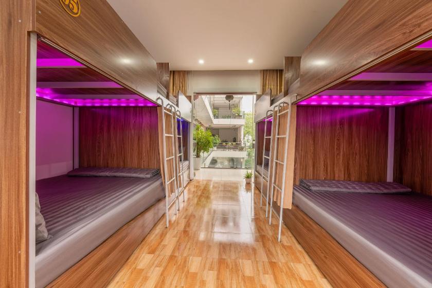 Giường Tầng Trong Phòng Ngủ Tập Thể Cho Nam Và Nữ