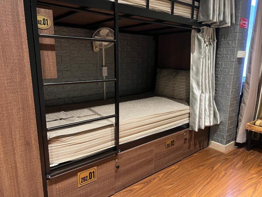 Giường Tầng Trong Phòng Ngủ Tập Thể Cho Nam Và Nữ Giường Tầng Trong Phòng Ngủ Tập Thể Cho Nam Và Nữ