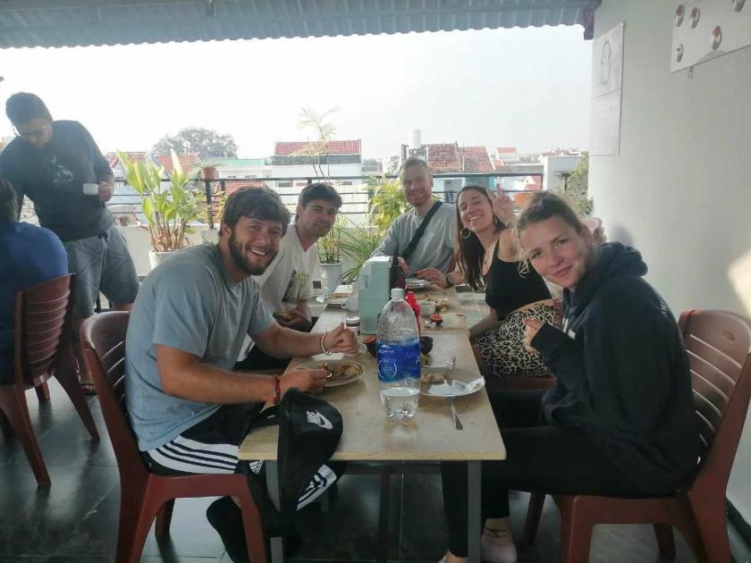 Giường Đơn Trong Phòng Nghỉ Tập Thể Cho Cả Nam Và Nữ Giường Đơn Trong Phòng Nghỉ Tập Thể Cho Cả Nam Và Nữ