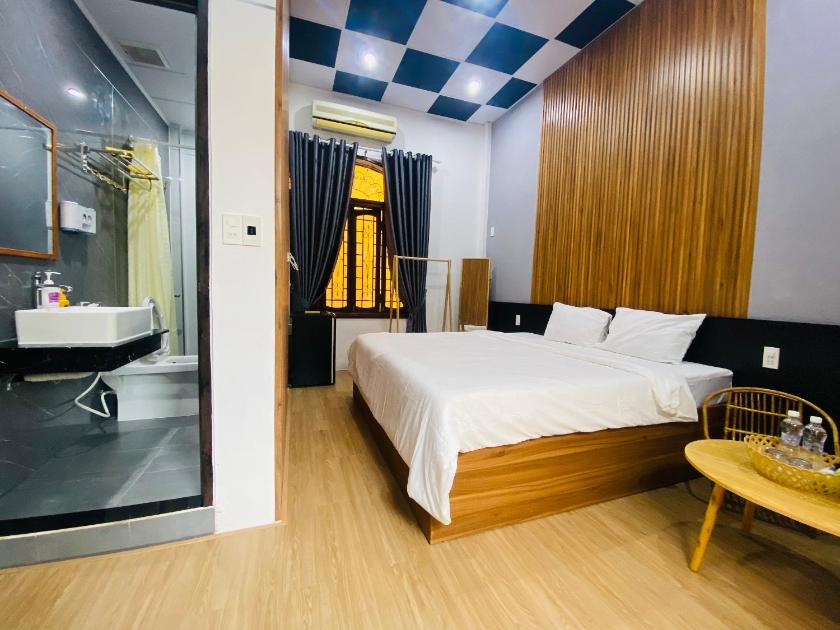 Phòng Deluxe Giường Đôi Có Ban Công