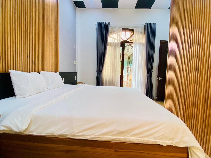Phòng Deluxe Giường Đôi Có Ban Công