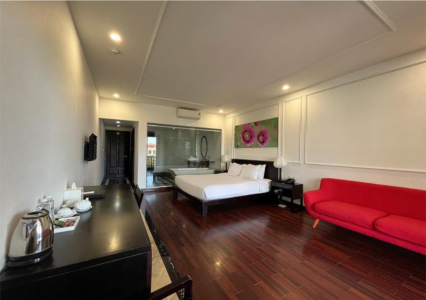 Deluxe Double Room River View with Balcony and Bathtub