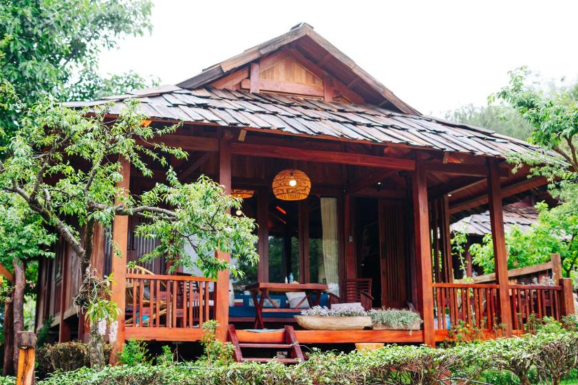 Biệt Thự Nhìn Ra Vườn