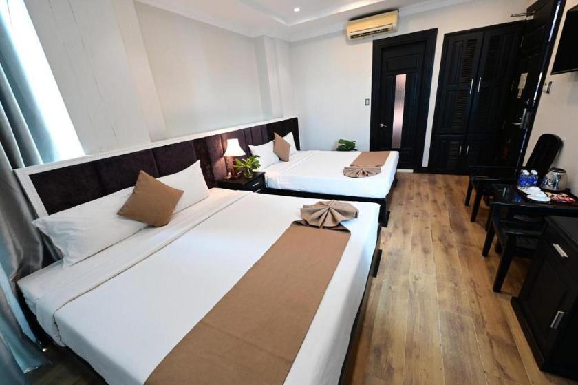 Phòng 3 Người Nhìn Ra Thành Phố