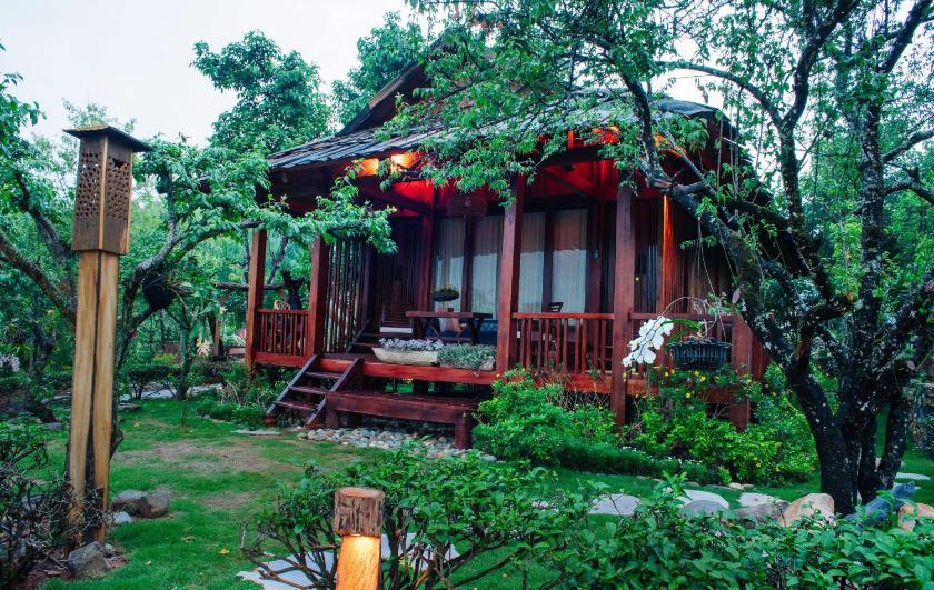 Biệt Thự Nhìn Ra Vườn