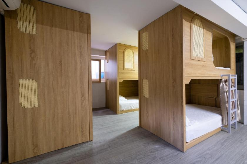 Giường Tầng Trong Phòng Ngủ Tập Thể Cho Nam Và Nữ