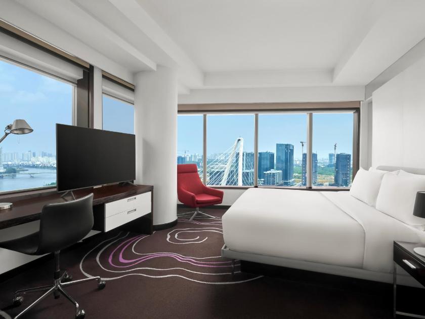 Suite Lớn 1 Phòng Ngủ, 1 Giường Cỡ King, Nhìn Ra Sông, Quyền Sử Dụng Concierge Lounge, Phòng Ở Góc