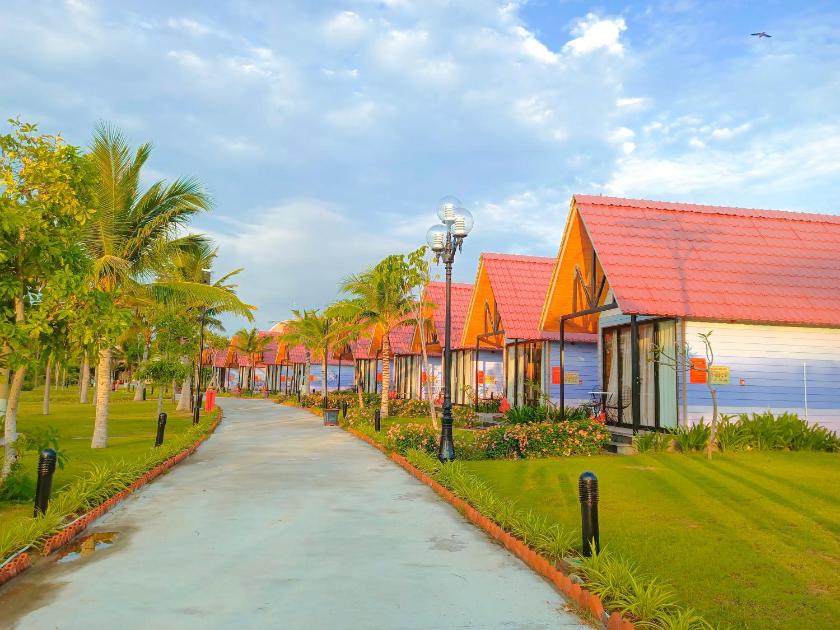 Bungalow Gỗ Nhìn Ra Hồ Bơi 