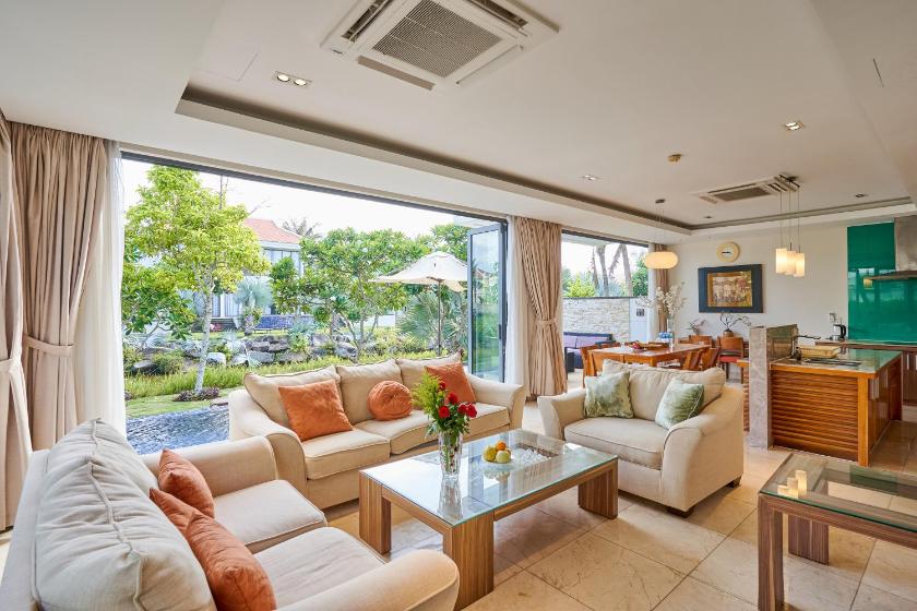 Biệt Thự Nhìn Ra Vườn Biệt Thự Nhìn Ra Vườn