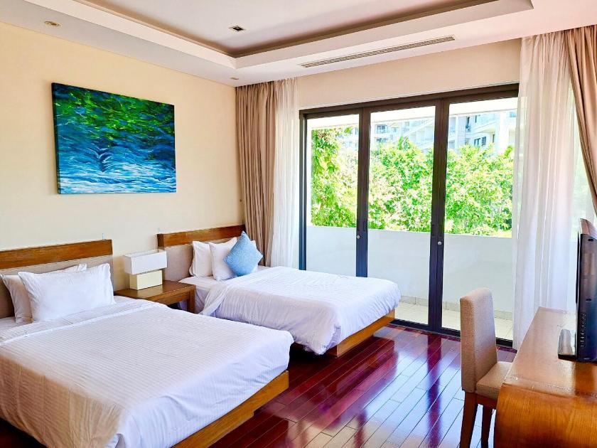 Biệt Thự Nhìn Ra Vườn