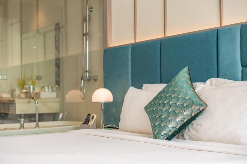 Phòng Premier Deluxe cho 3 Người Nhìn ra Thành phố Phòng Premier Deluxe cho 3 Người Nhìn ra Thành phố