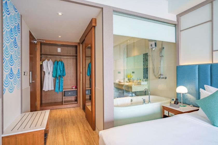 Phòng Premier Deluxe cho 3 Người Nhìn ra Thành phố Phòng Premier Deluxe cho 3 Người Nhìn ra Thành phố