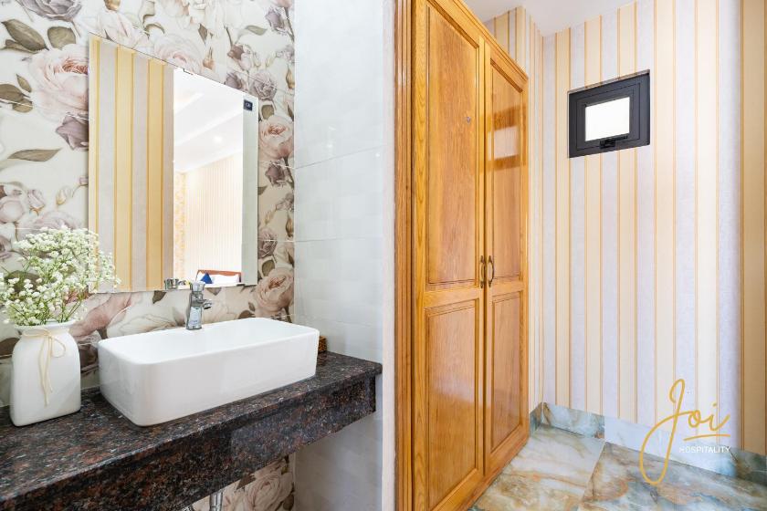 Phòng Deluxe Giường Đôi Có Ban Công