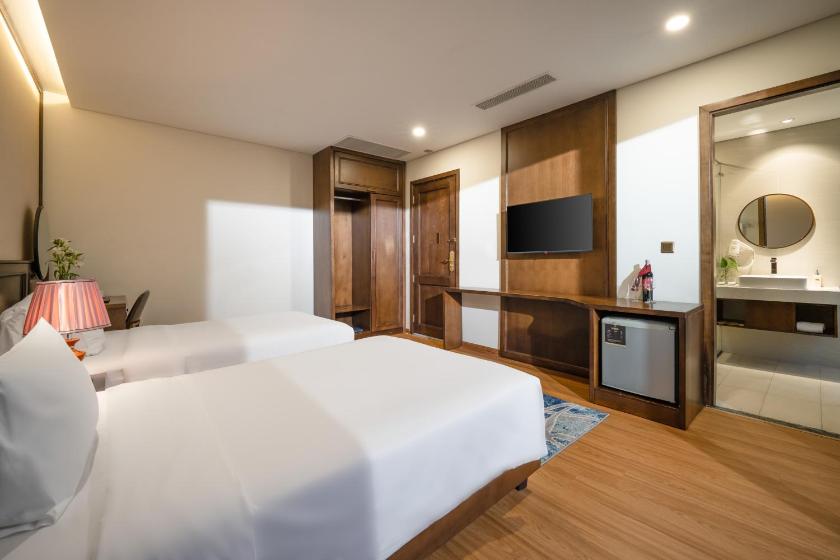 Deluxe Twin Room with City View - Afternoon Tea Included Deluxe Twin Room with City View - Afternoon Tea Included