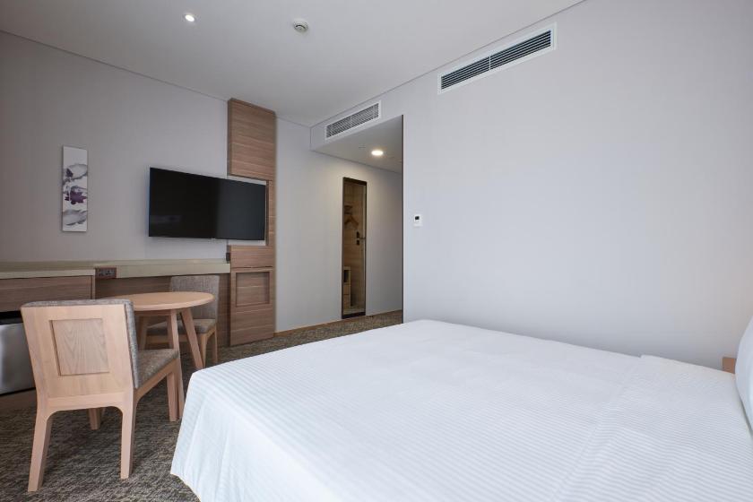 Phòng Premier Giường Đôi (2 Người lớn + 1 Trẻ em)