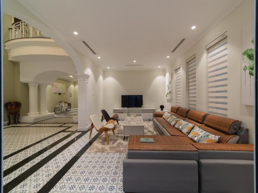 Biệt Thự Nhìn Ra Vườn