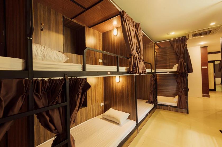 Giường Tầng Trong Phòng Ngủ Tập Thể Cho Nam Và Nữ