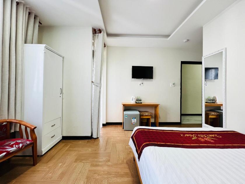 Phòng Deluxe Giường Đôi Có Ban Công