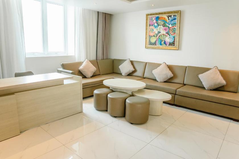 Biệt thự Áp mái Nhìn ra Sông của Thành phố