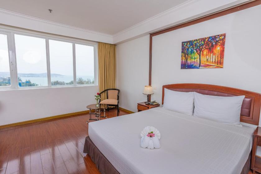 Phòng Deluxe có giường cỡ King và nhìn ra Đại dương Phòng Deluxe có giường cỡ King và nhìn ra Đại dương