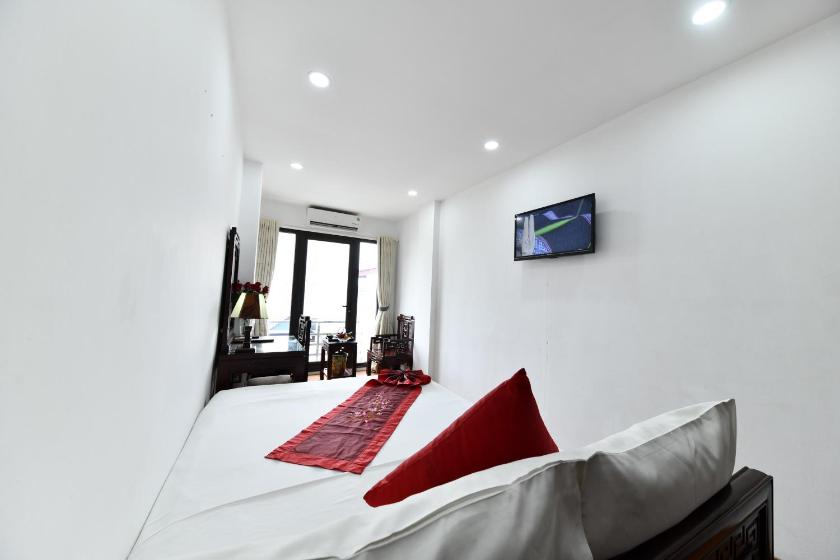 Phòng Deluxe Giường Đôi Có Ban Công