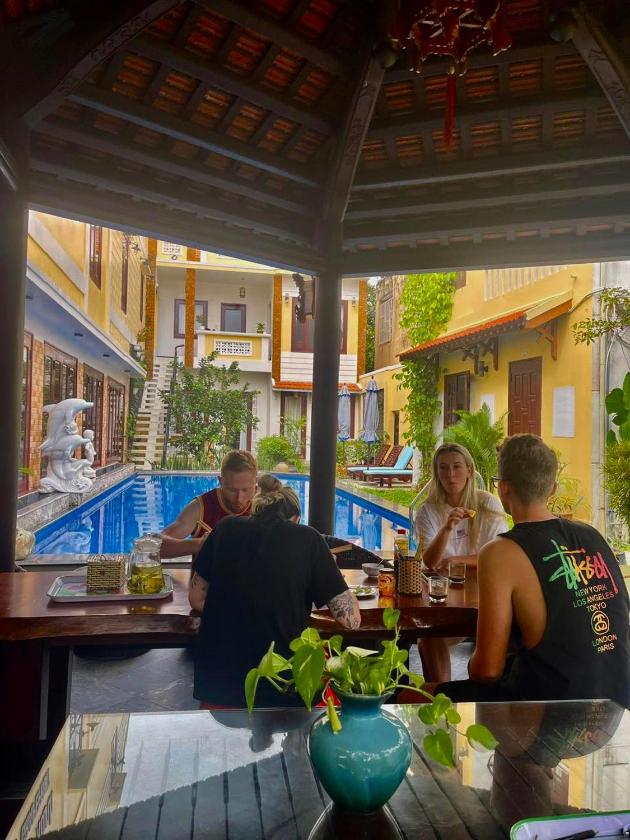 Phòng Có Giường Cỡ Queen Nhìn Ra Hồ Bơi Phòng Có Giường Cỡ Queen Nhìn Ra Hồ Bơi