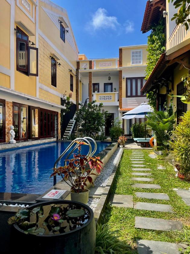 Phòng Có Giường Cỡ Queen Nhìn Ra Hồ Bơi Phòng Có Giường Cỡ Queen Nhìn Ra Hồ Bơi