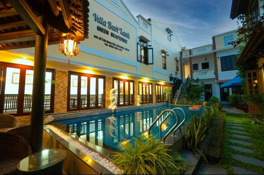 Phòng Có Giường Cỡ Queen Nhìn Ra Hồ Bơi Phòng Có Giường Cỡ Queen Nhìn Ra Hồ Bơi