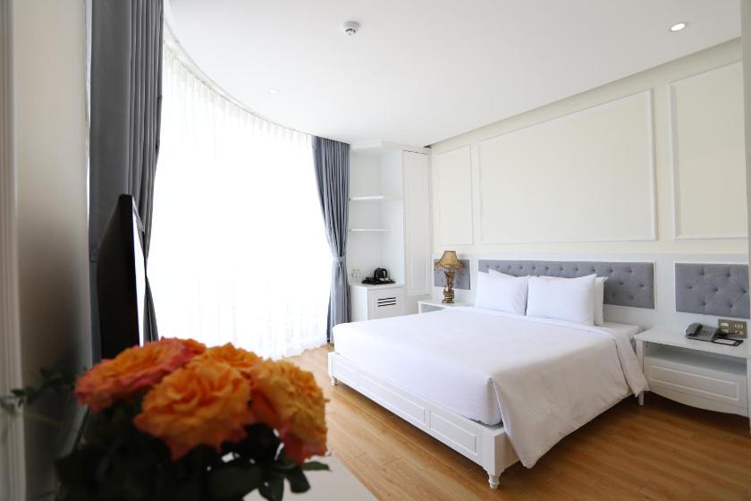 Suite Deluxe Có Giường Cỡ King