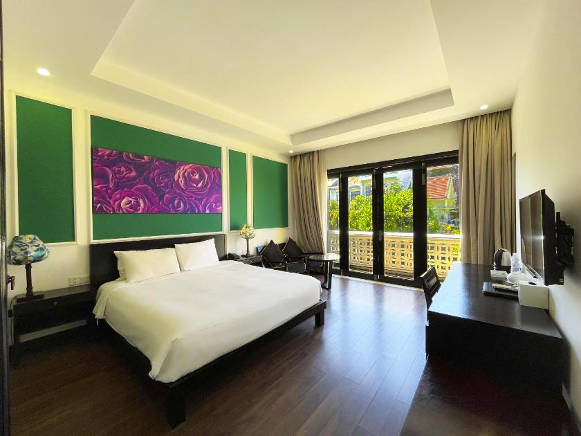 Deluxe Double Room Garden or City View with Balcony and Bathtub