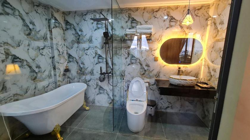 Phòng Có Giường Cỡ King Nhìn Ra Hồ Nước