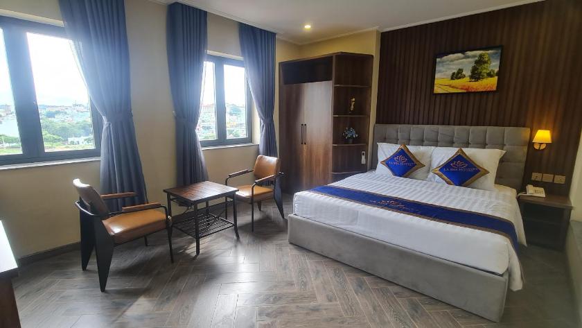 Phòng Có Giường Cỡ King Nhìn Ra Hồ Nước