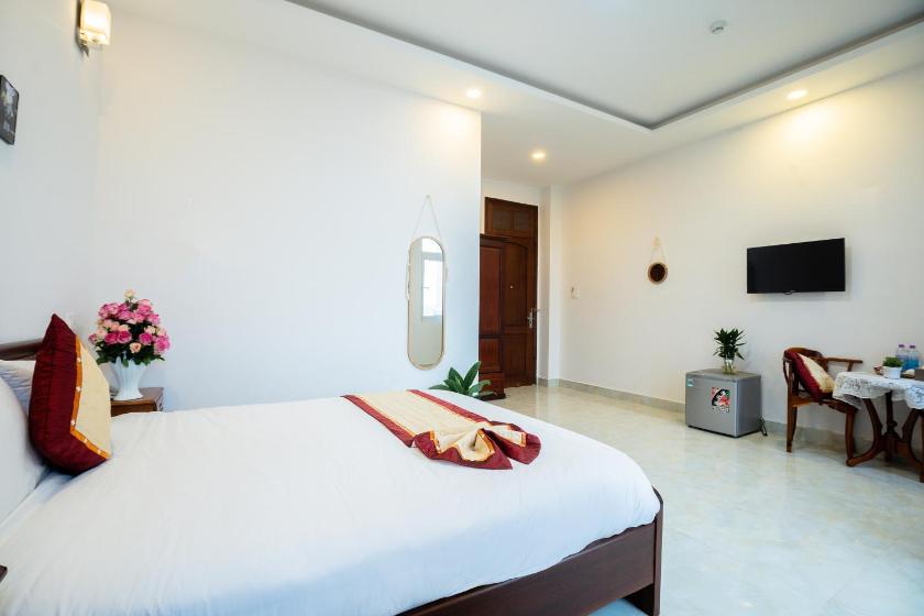 Phòng Giường Đôi Có Ban Công (3 Người Lớn) Phòng Giường Đôi Có Ban Công (3 Người Lớn)