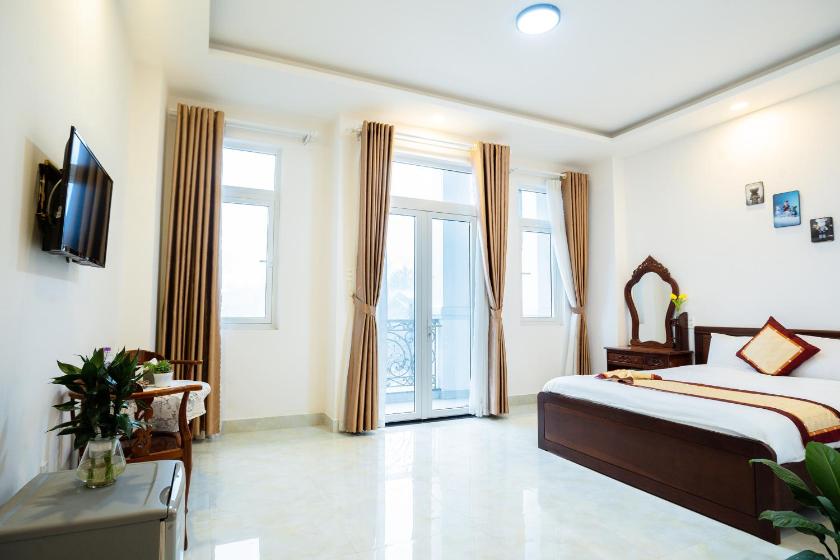 Phòng Giường Đôi Có Ban Công (3 Người Lớn) Phòng Giường Đôi Có Ban Công (3 Người Lớn)