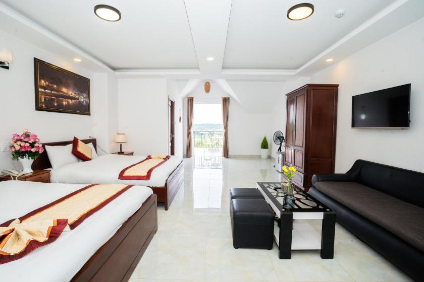 Suite Gia Đình Có Ban Công Suite Gia Đình Có Ban Công