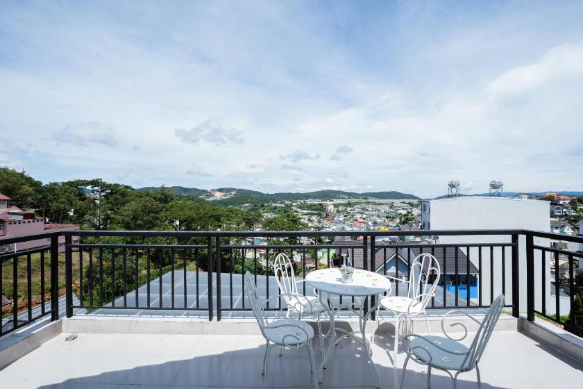 Suite Gia Đình Có Ban Công Suite Gia Đình Có Ban Công