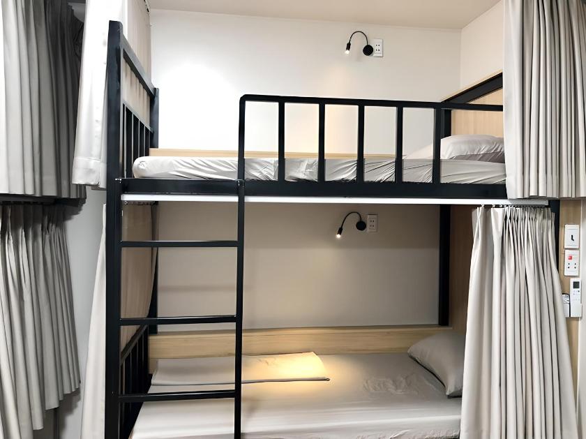 Phòng Ngủ Tập Thể 6 Giường Cho Cả Nam Và Nữ