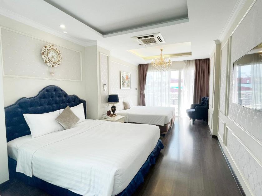 Suite Gia Đình Có Ban Công Suite Gia Đình Có Ban Công