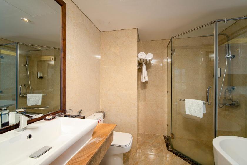 Grand Family with Bathtub