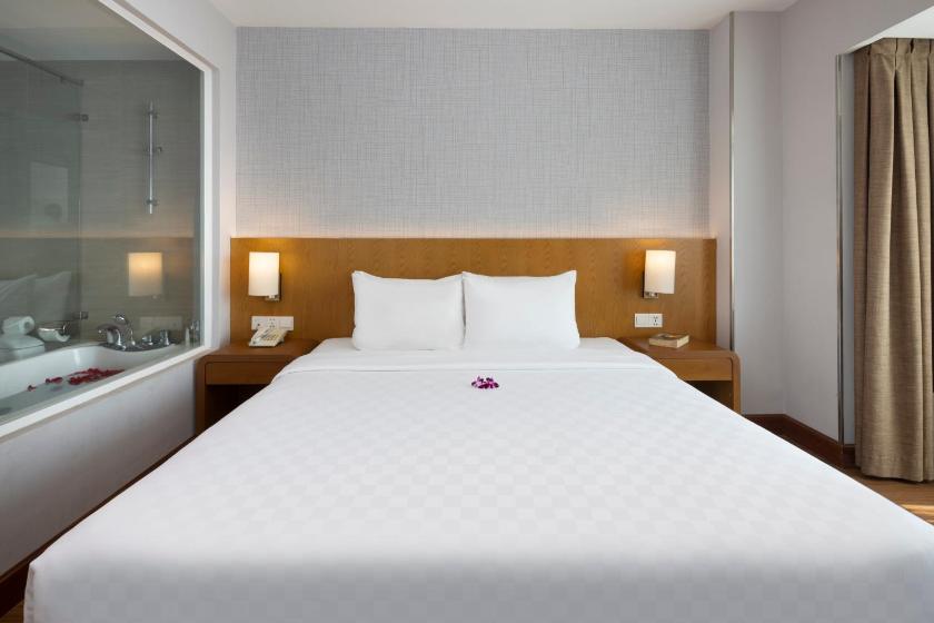 Phòng Premier Deluxe Giường Đôi - Minibar Miễn Phí