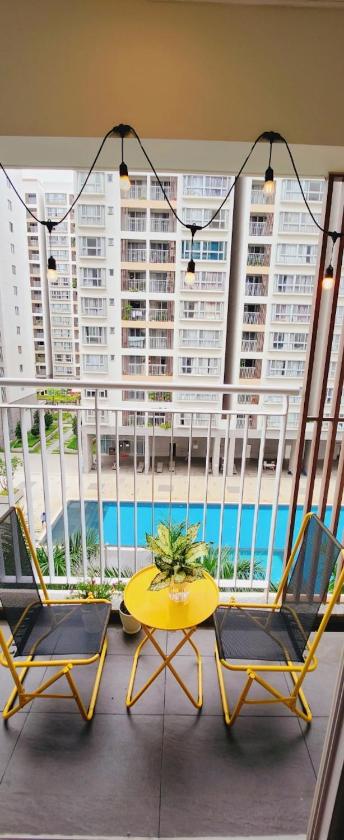 Căn Hộ Nhìn Ra Hồ Bơi  Căn Hộ Nhìn Ra Hồ Bơi