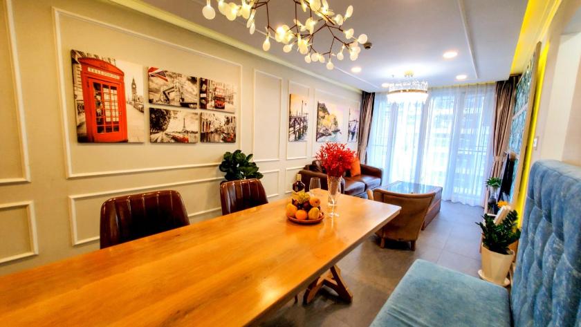 Căn Hộ Nhìn Ra Hồ Bơi  Căn Hộ Nhìn Ra Hồ Bơi